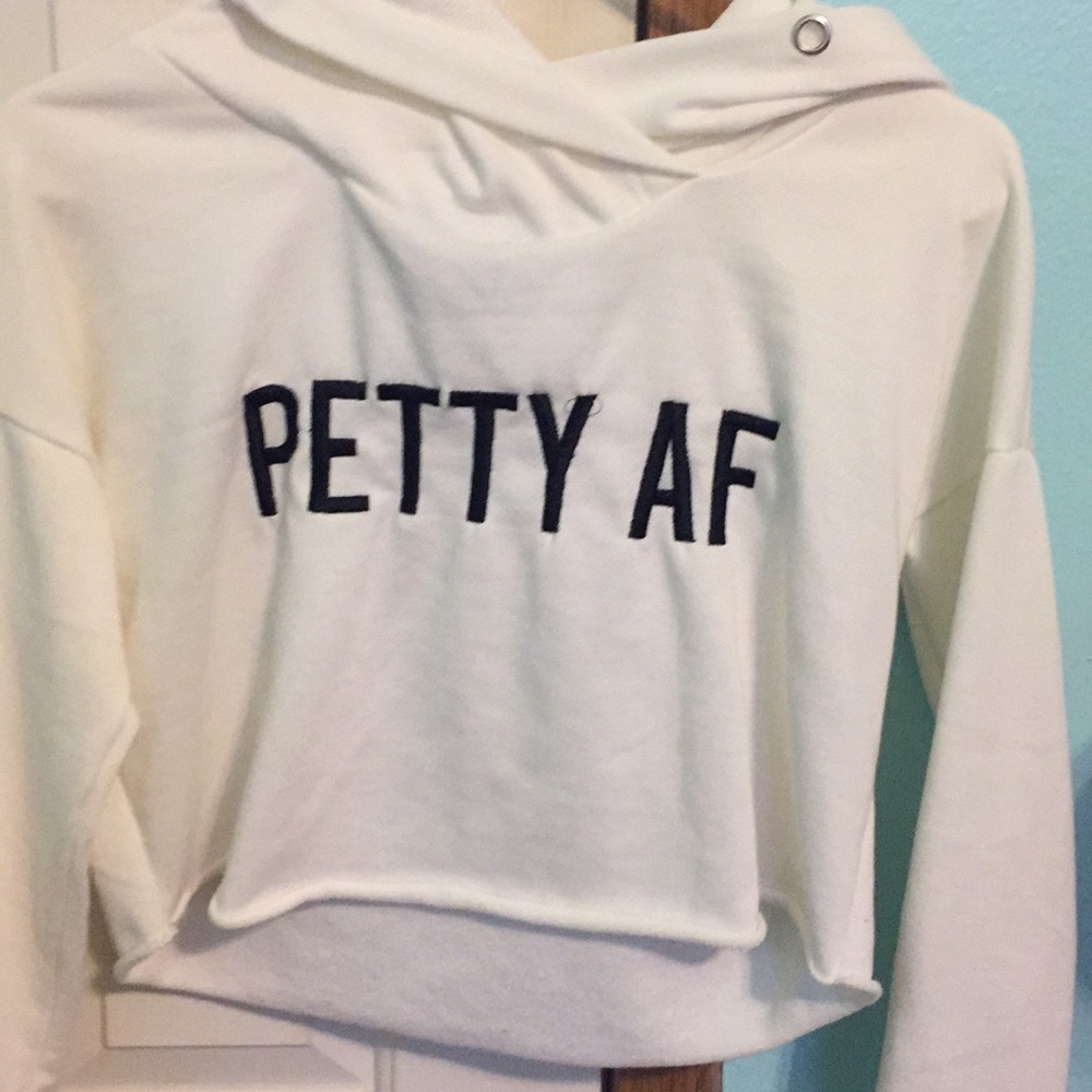 Cute, long sleeve crop top